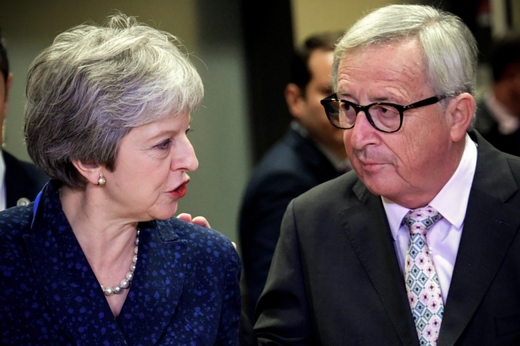 Theresa May İle Jean-claude Juncker Arasında Hararetli Konuşma