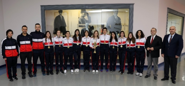 Sanko Okullarının Basket Takımı 6 Yıldır Gaziantep Şampiyonu Oluyor