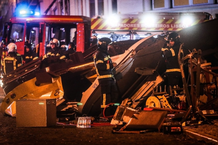 Portekiz’de Tramvay Devrildi: 28 Yaralı