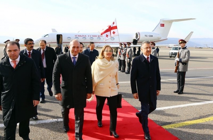 Gürcistan’ın İlk Kadın Devlet Başkanı Zurabişvili Yemin Etti