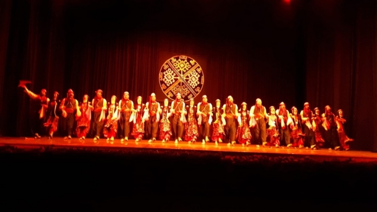 Anadolu’nun Közleri Topluluğunun ’İkinci Bahar’ Adı Halk Dansları Gösterisi