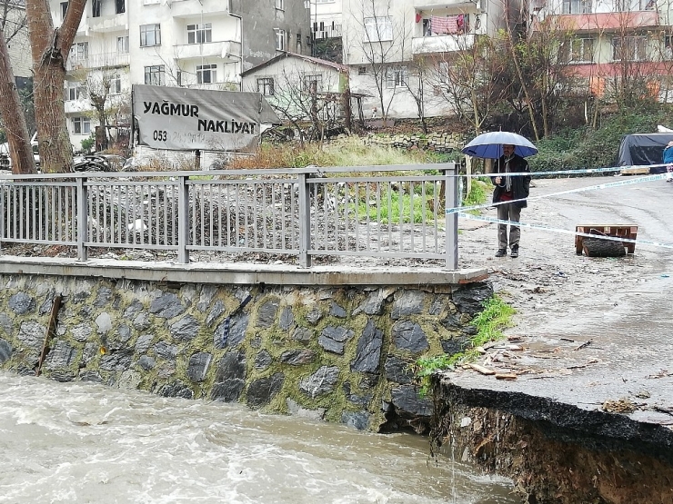 Sarıyer’de Belediye Köprüyü Yıkınca Onlarca Araç Otoparkta Mahsur Kaldı
