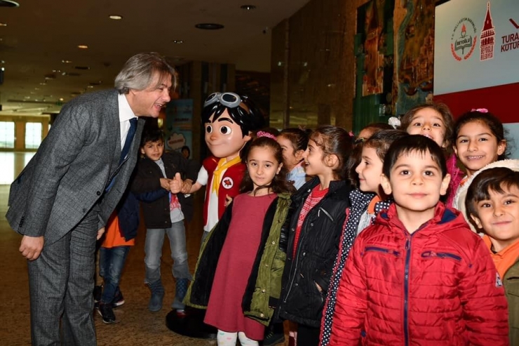 Beyoğlu’nda Bin Öğrenci Hezarfen Tiyatro Oyununda Buluştu