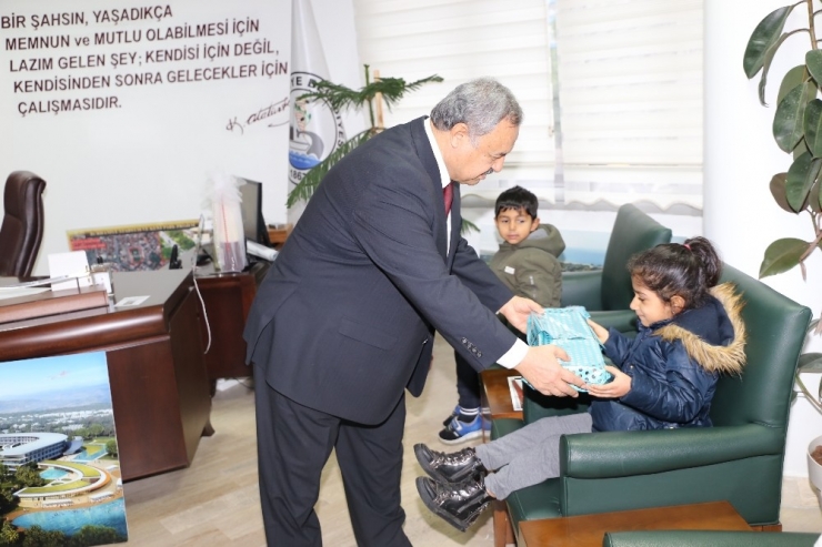 Başkan Uysal, Çevreci Öğrencileri Ödüllendirdi