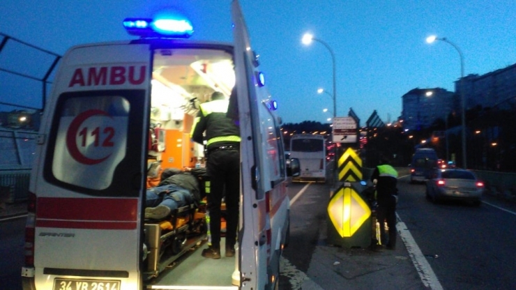Haliç Köprüsünde Motosiklet İle Servis Minibüsü Çarpıştı: 1 Yaralı