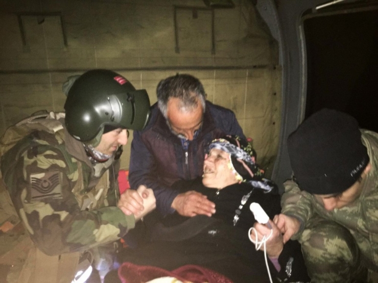 Kara Kuvvetlerinin Helikopteri Hasta İçin Havalandı