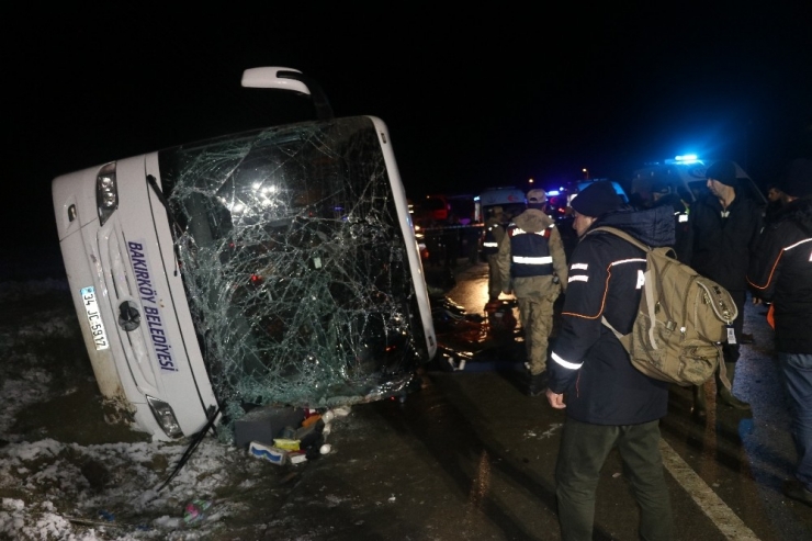 Amasya’da Yolcu Otobüsü Devrildi: 2 Ölü, 35 Yaralı