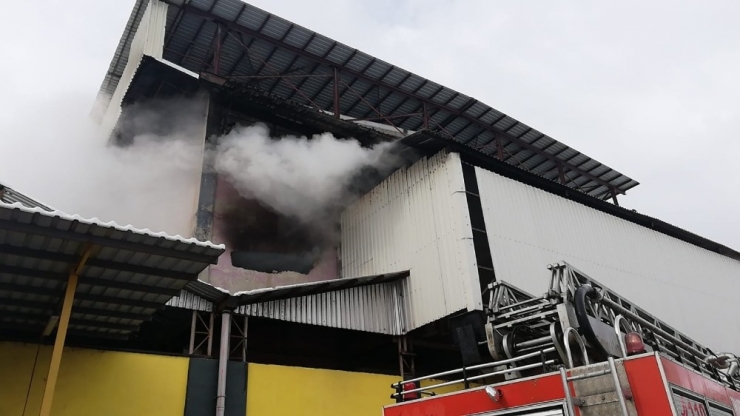 Trabzon’da Çay Fabrikasında Yangın