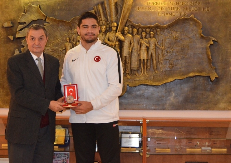 Taha Akgül’e Tsk Mehmetçik Vakfı’ndan Bronz Madalya