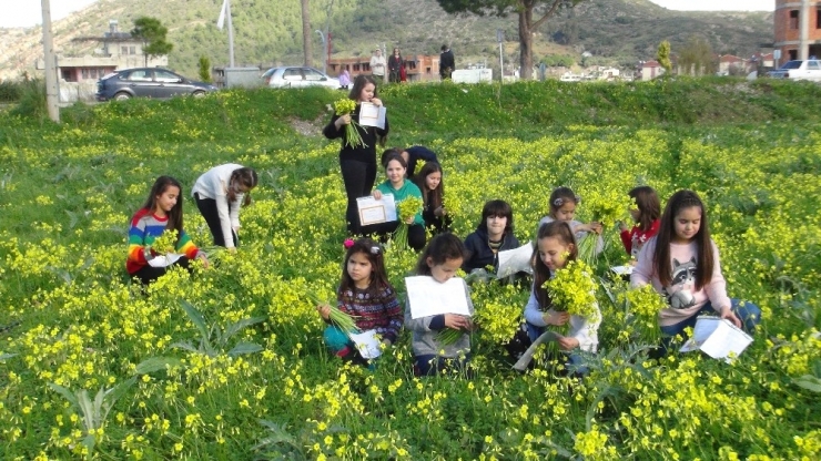 Antalya’da Çocuklar Bahar Ve Karne Sevincini Birlikte Yaşadı