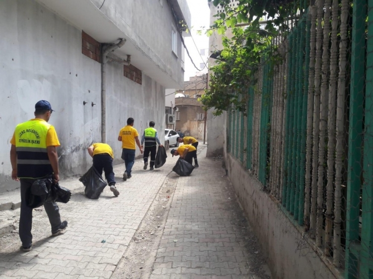 Cizre’de Belediye Ekiplerinden Hummalı Temizlik Çalışması