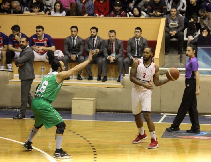 Türkiye Basketbol 1. Ligi: Karesispor: 92 - Ankara Dsi Mamakspor: 95