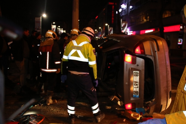 Otomobil Takla Atıp Polis Araçlarına Çarptı: 3 Yaralı