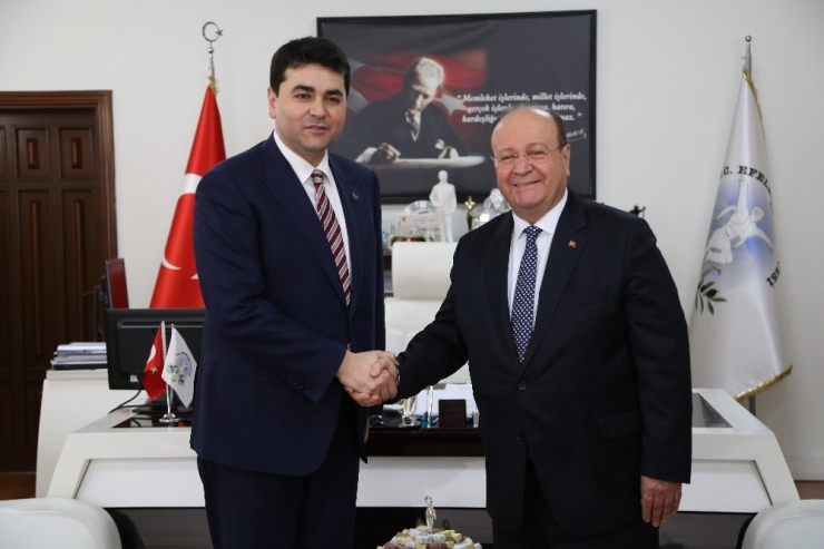 Başkan Özakcan Dp’den Aday Olduğunu Açıkladı