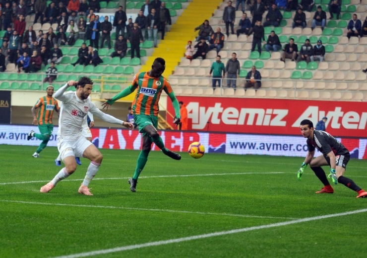 Spor Toto Süper Lig: Aytemiz Alanyaspor: 2 - Demir Grup Sivasspor: 0 (İlk Yarı)