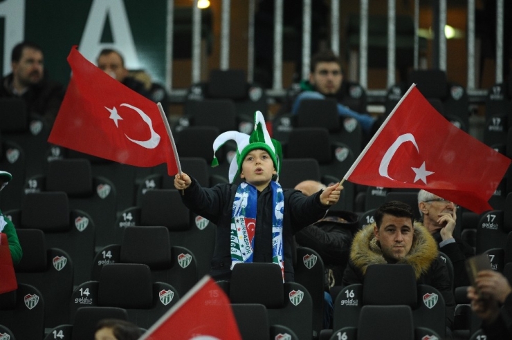 Spor Toto Süper Lig: Bursaspor: 0 - Fenerbahçe: 1 (İlk Yarı)