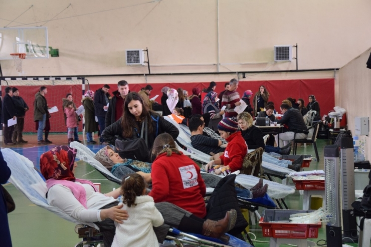 Lapseki’de Öykü Arin İçin Kan Bağışı Kampanyası Gerçekleştirildi