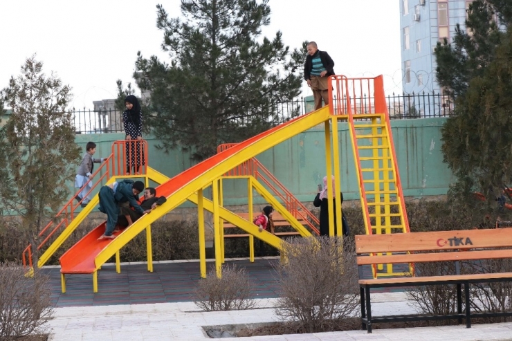 Afganistan’da Kadınlar Bahçesi İçin Çocuk Oyun Parkı Ve Dinlenme Alanı