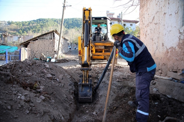 Geyve Hacılar’da Altyapı Yenilendi