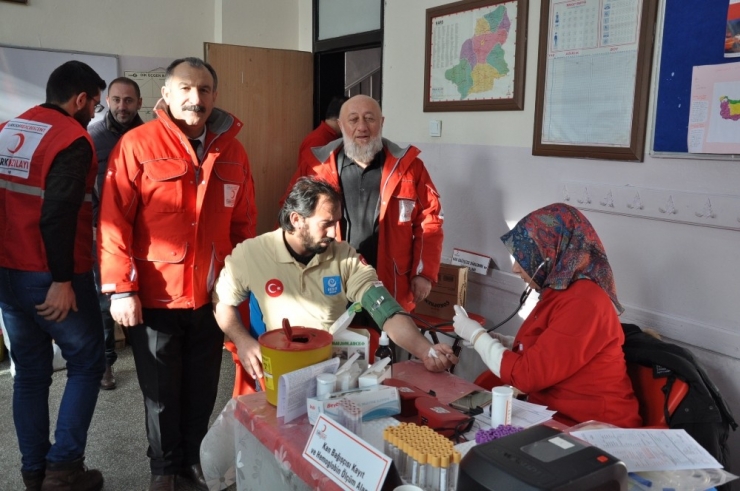 Kars’ta Kızılay’ın Kan Bağışı Kampanyasına Yoğun İlgi