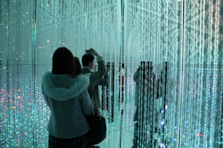 Tokyo’daki Dijital Sanat Müzesinde Görsel Şölen
