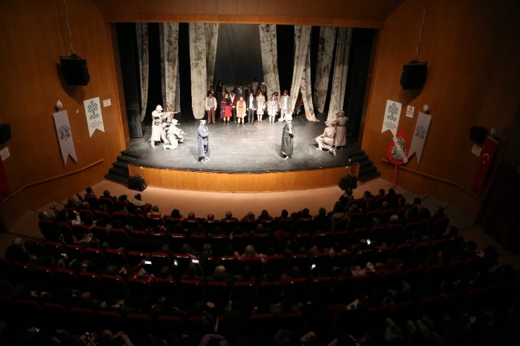 Efeler’de Tiyatro Festivali Başladı