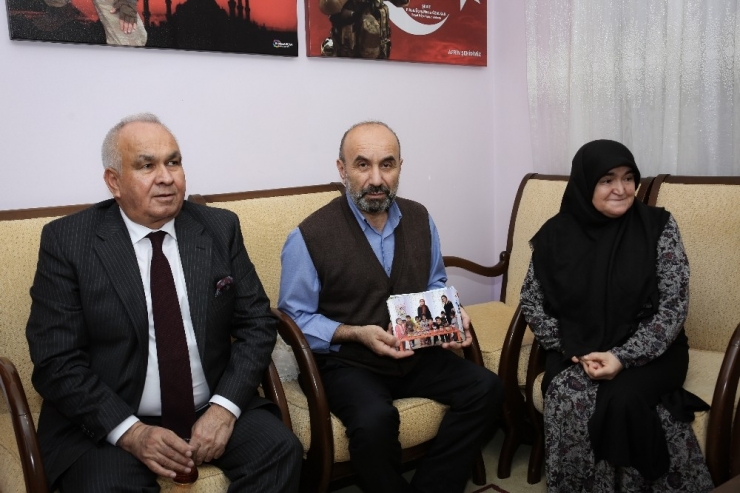 Tollu’dan Şehit Özalkan’ın Ailesine Kreş Fotoğrafları Albümü