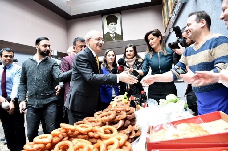 Kılıçdaroğlu, Sokak Ekonomisi Çalıştayı’na Katıldı
