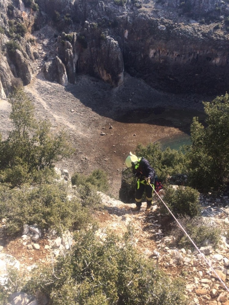 Kanyonda Mahsur Kalan Keçiyi İtfaiye Kurtardı