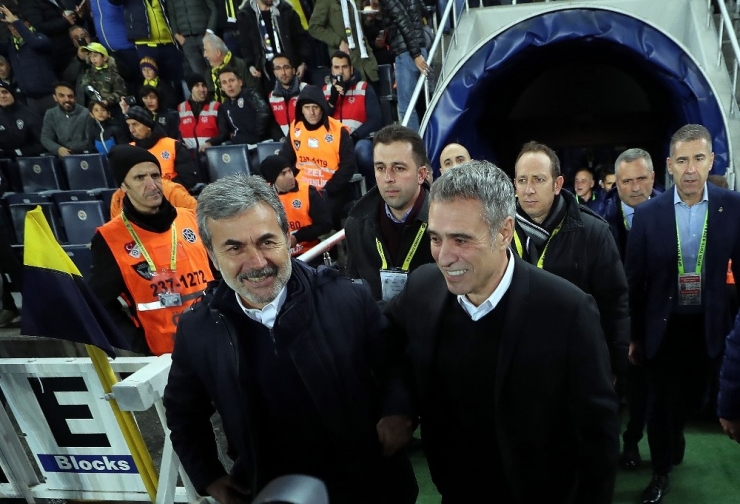 Spor Toto Süper Lig: Fenerbahçe: 0 - A.konyaspor: 0 (Maç Devam Ediyor)