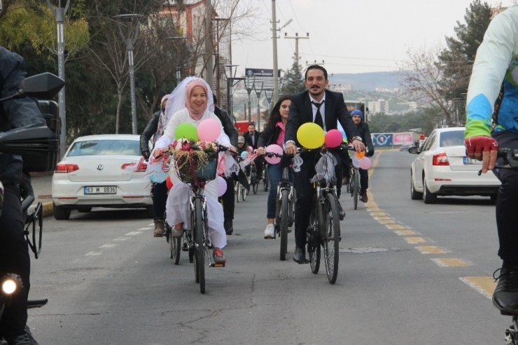 Şanlıurfa’da Bisikletli Gelin Konvoyu