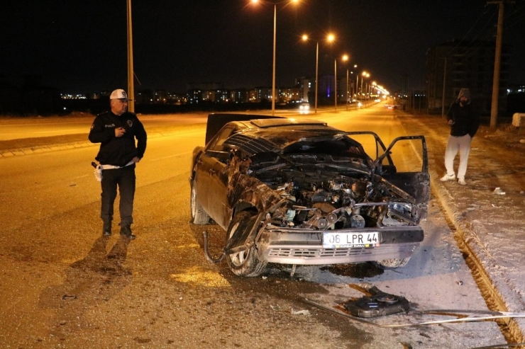 Sivas’ta Takla Atan Otomobil Metrelerce Sürüklendi: 3 Yaralı