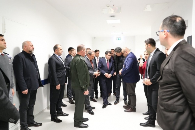 Ankara Valisi Şahin’den Yaralı Askerlere Hastane Ziyareti