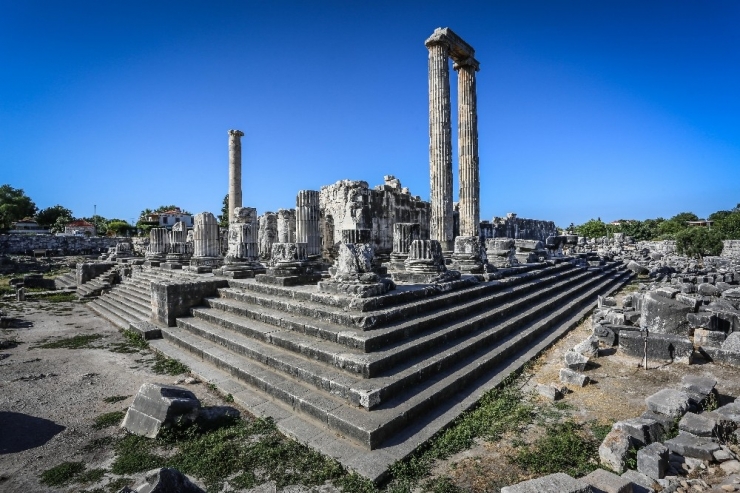 2600 Yıllık Apollon Tüm Heybetiyle Yıllara Meydan Okuyor