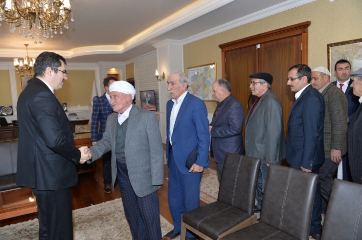 Karaçoban’ın Kanaat Önderlerinden Vali Memiş’e Ziyaret