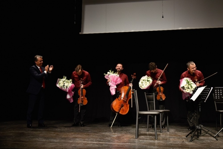 Türkan Şoray Sahnesinde Borusan Quartet