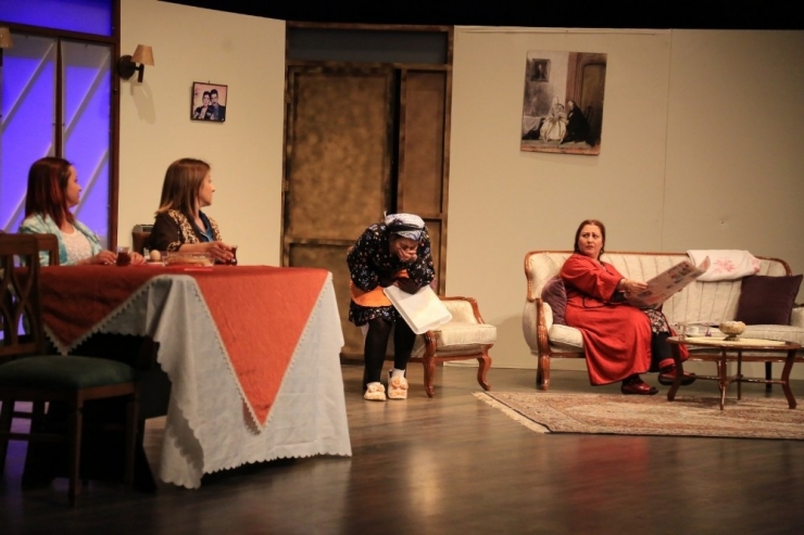 Aydın Büyükşehir Belediyesi Şehir Tiyatrosu Kursiyerleri Seyirci Karşısına Çıktı