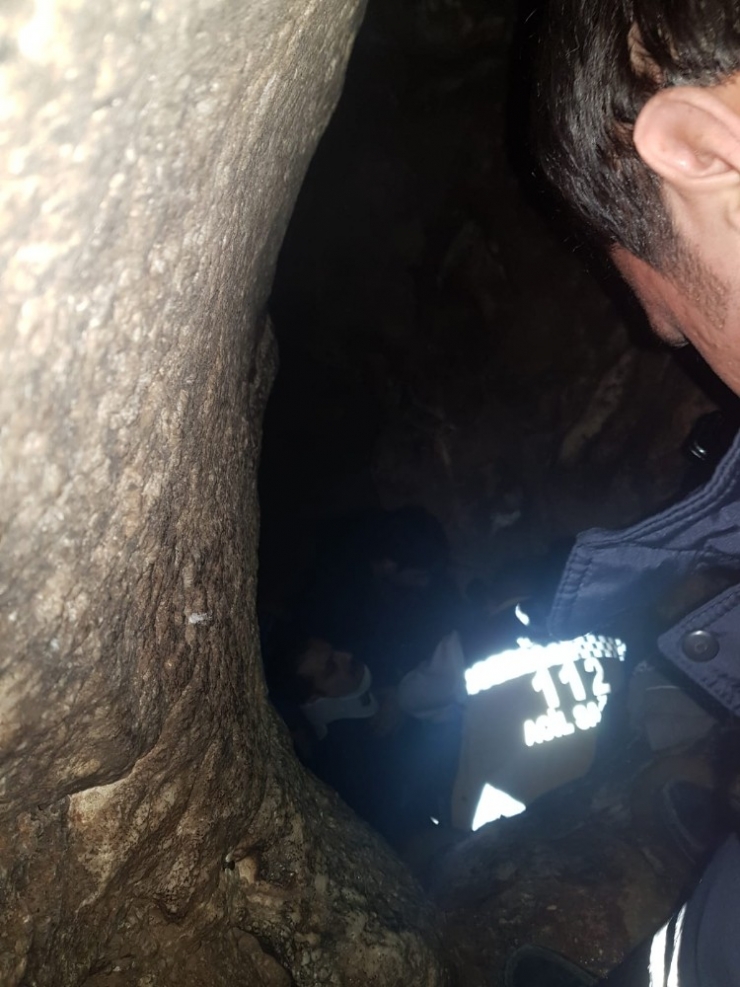 Mağarada Kuyuya Düşen Şahsı İtfaiye Ekipleri Kurtardı
