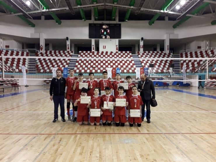Van Özel Çınar Koleji Voleybol Takımı, Türkiye Finaline Yükseldi