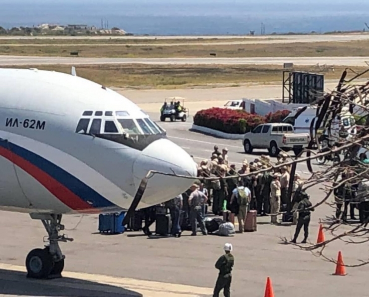Rusya’dan Venezuela’ya 2 Uçak Dolusu Malzeme Ve 99 Askeri Personel İddiası