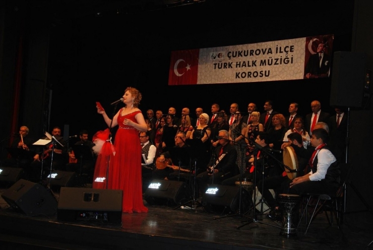 Çukurova Türk Halk Müziği Korosu Konser Verdi