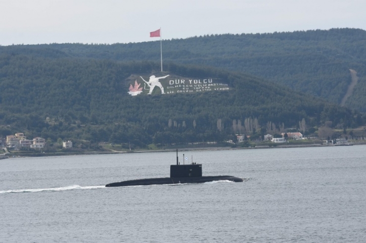 Rus Denizaltısı Çanakkale Boğazı’ndan Geçti