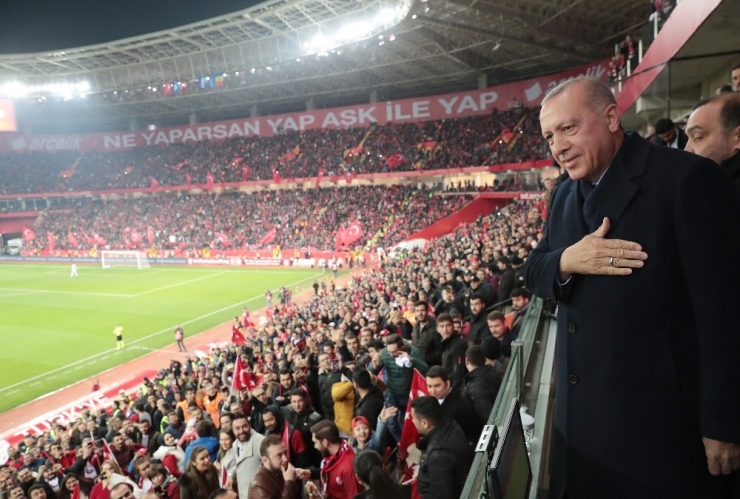 Cumhurbaşkanı Erdoğan’dan Eskişehirspor’a Reklam Panosu Jesti