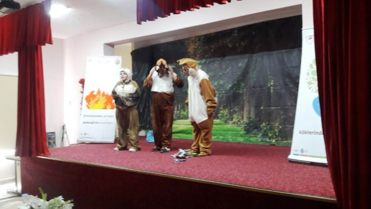 Çocuklar İçin Ormanın Güzellikleri İsimlerini Çocuk Tiyatrosu Sahnelendi