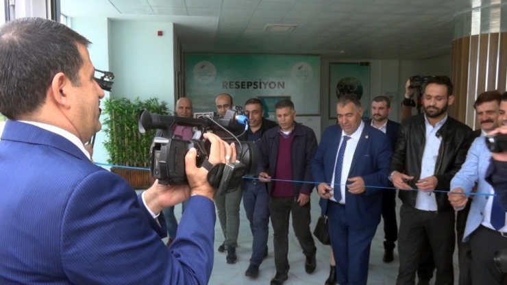 Gazeteciler Açılış Yaptı Belediye Başkanı Kamerayla Görüntüledi
