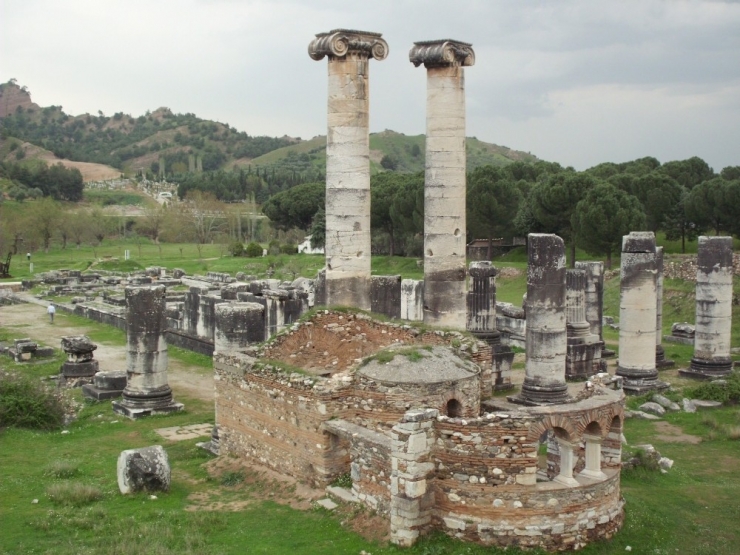 Sardes Antik Kentindeki Kaçak Kazıya Suçüstü