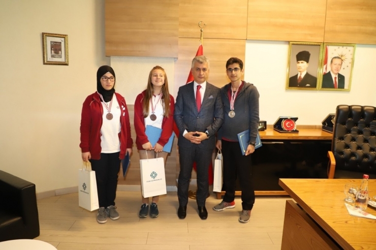 Tunus’taki Yarışmada Dereceye Giren Öğrencilerden Arıcan’a Ziyaret
