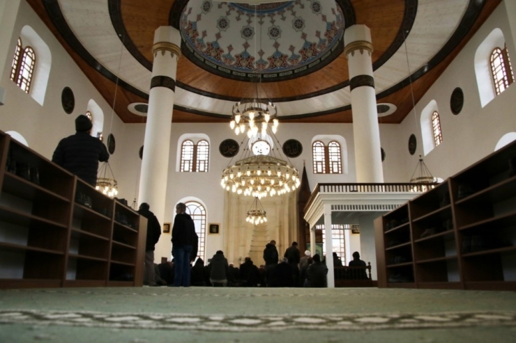Rize’de Taşınan Eski Orta Cami Yeni Yerinde İbadete Açıldı