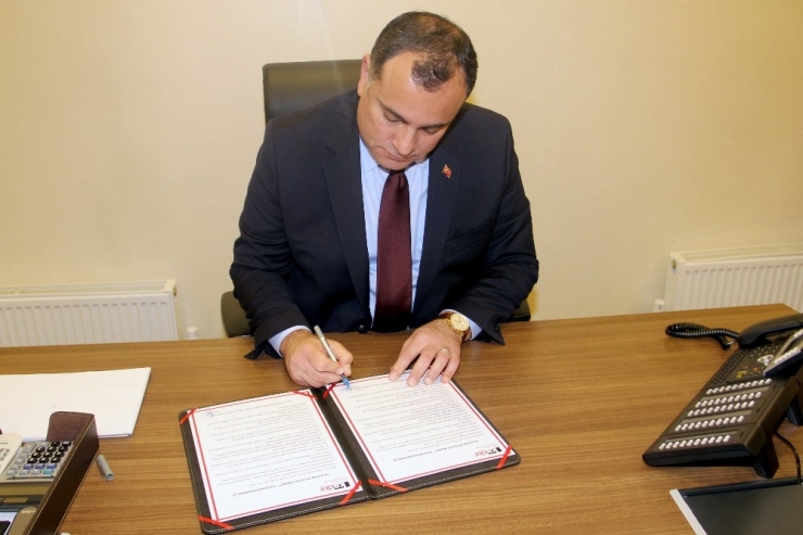 Başkan Taşdelen "Kadın Dostu Kent Taahhütnamesi"ni İmzaladı