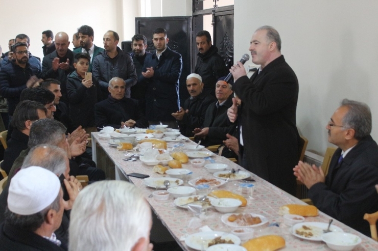 Tuşba Belediye Başkanı Özgökçe, Mevlit Programına Katıldı